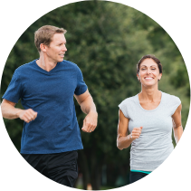 Lioton® Gel în sport, cuplu alergând ȋmpreunǎ ȋn parc